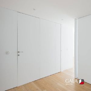 puerta oculta enrasada lacada